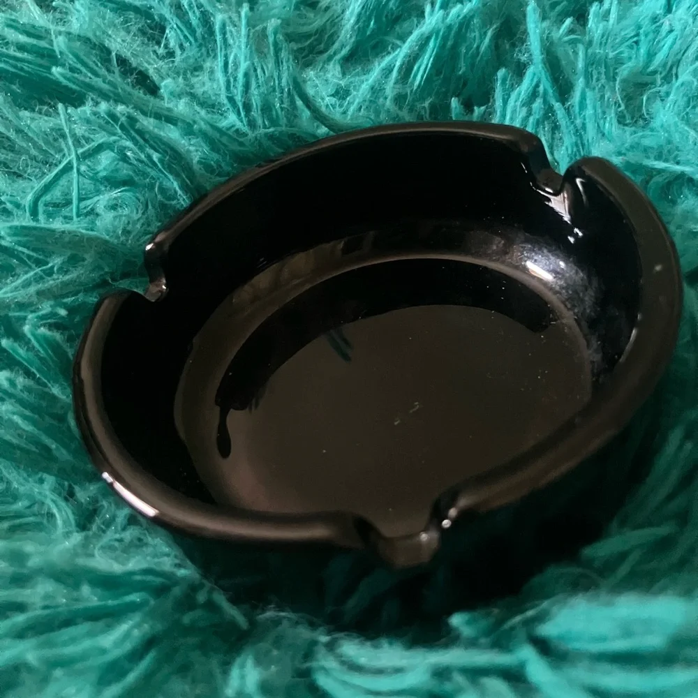 Black Glass Ashtray Vintage Smoking Collectible 4 1/2 Inches Across - Picture 4 of 4